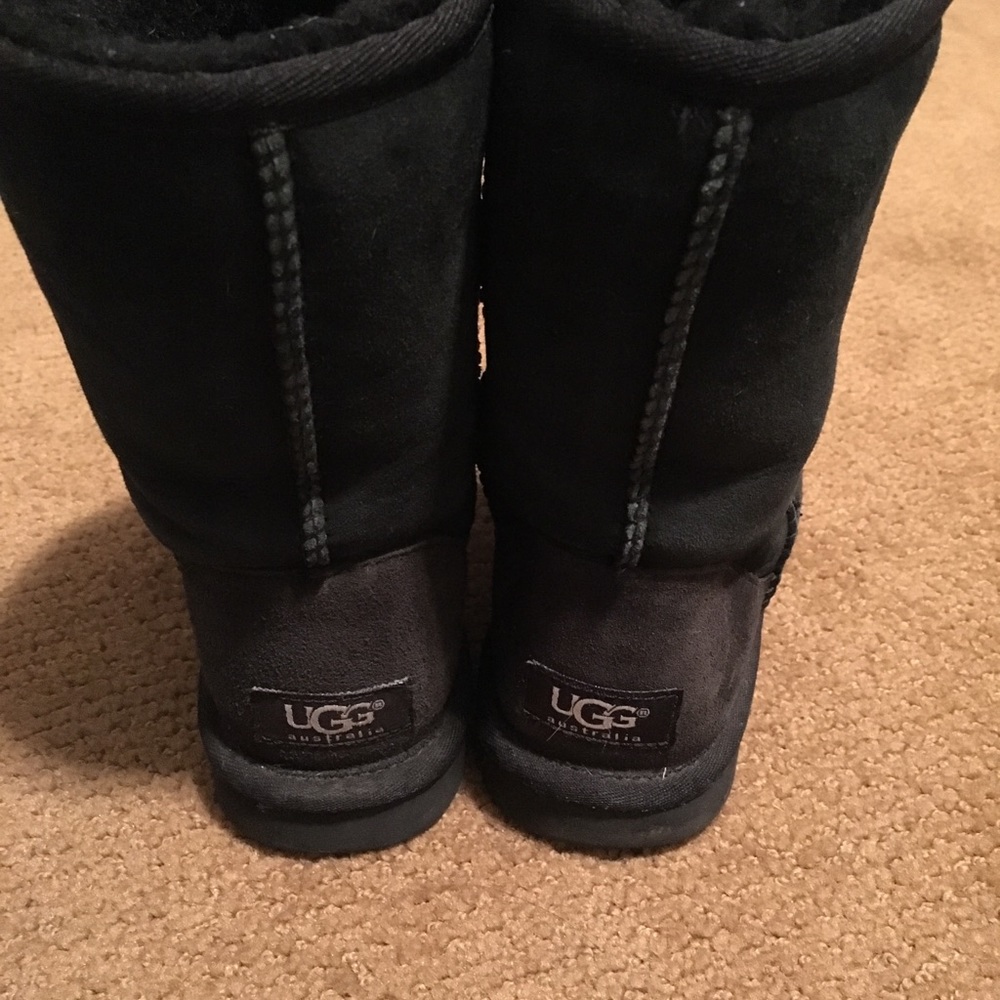 Black uggs size 5
